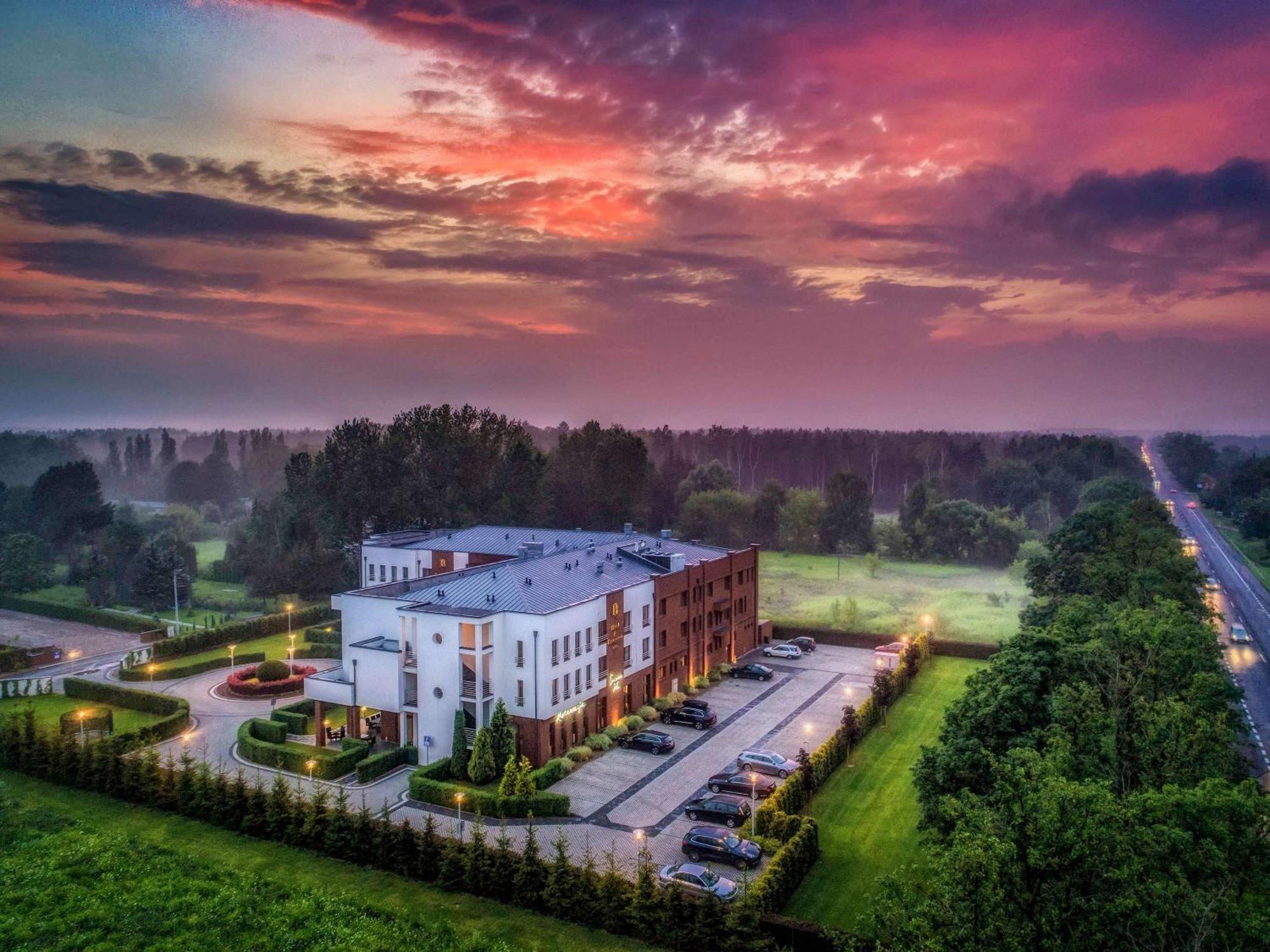 Mercure Wiazowna Brant エクステリア 写真